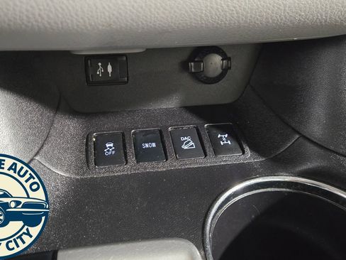 Used 2016 Toyota Highlander Plus w/ Four Season Floor Mat Package image 17