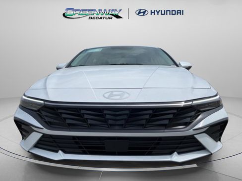 New 2025 Hyundai Elantra Limited image 3