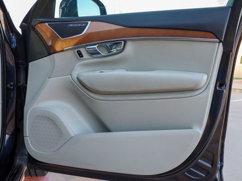 Used 2016 Volvo XC90 T6 Inscription w/ Vision Package image 10