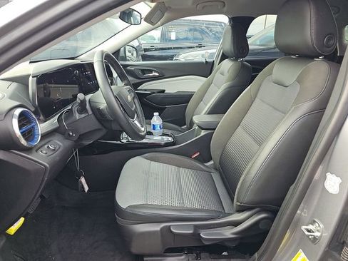 Used 2025 Chevrolet Trax LT w/ LT Convenience Package FWD image 7