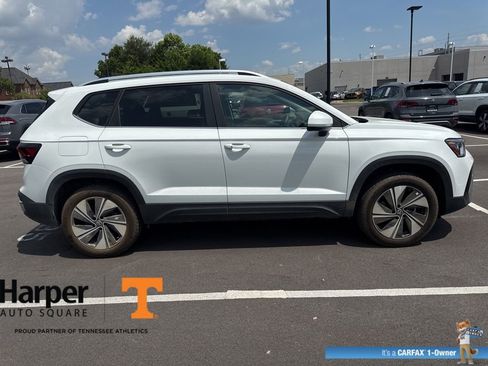 Used 2025 Volkswagen Taos SE w/ Panoramic Sunroof Package AWD/4WD image 6