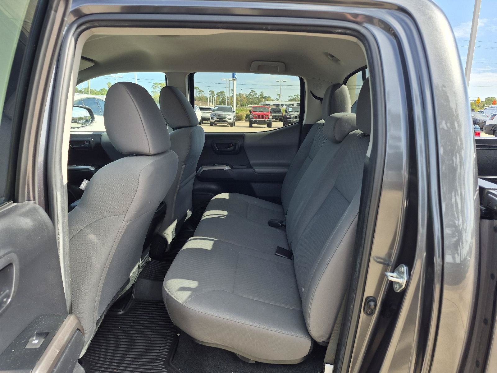 Used 2022 Toyota Tacoma SR5 RWD image 9