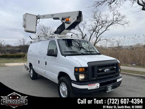 Used 2014 Ford E-350 and Econoline 350 Super Duty w/ Power Group RWD image 1
