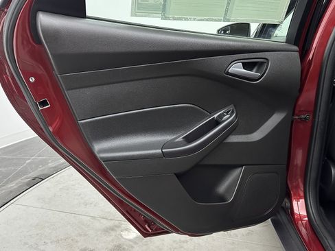 Used 2016 Ford Focus SE w/ SE Power Seat Package image 27