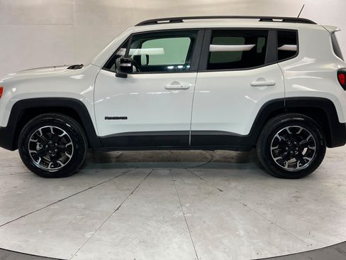 Used 2023 Jeep Renegade Latitude AWD/4WD image 2