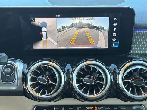 Used 2022 Mercedes-Benz GLB 250 image 30