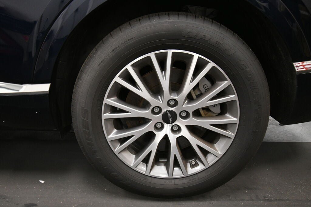Used 2025 Genesis GV80 2.5T Standard AWD/4WD image 35