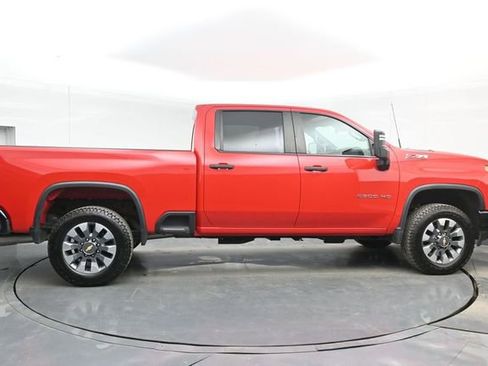 Used 2024 Chevrolet Silverado 2500 Custom w/ Custom Value Package AWD/4WD image 15