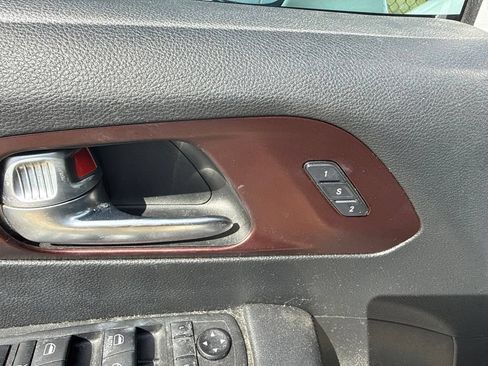 Used 2020 Chrysler Pacifica Touring-L FWD image 11