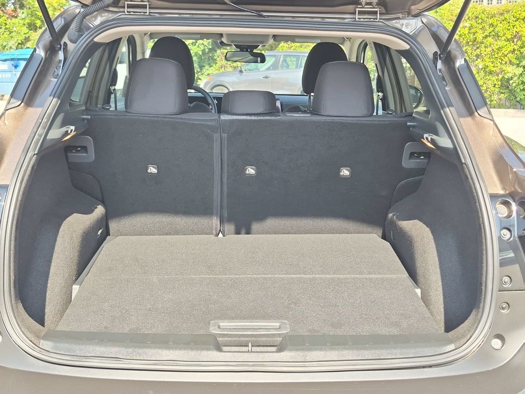 Certified 2026 Nissan Kicks SV FWD image 29
