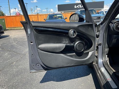 Used 2019 MINI Cooper S w/ Signature Upholstery Package FWD image 18