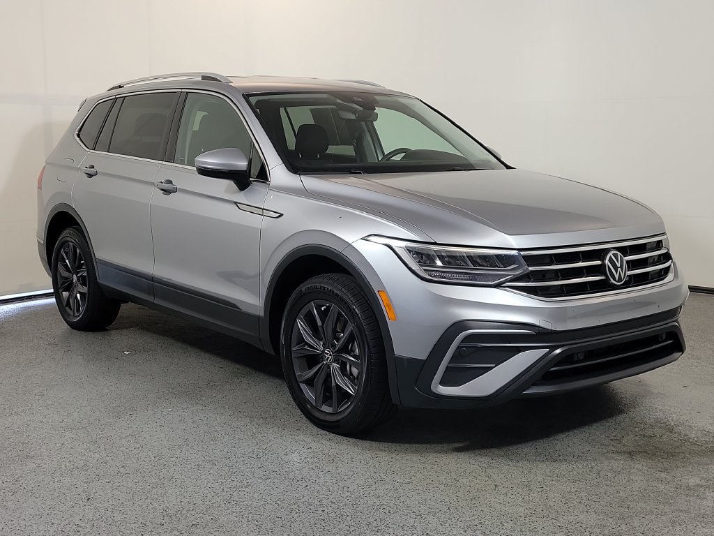 Used 2023 Volkswagen Tiguan SE FWD image 1