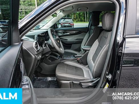 Used 2025 Chevrolet TrailBlazer LT AWD/4WD image 18