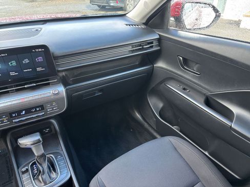 Used 2025 Hyundai Kona SEL image 31