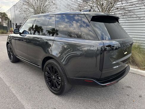 Certified 2025 Land Rover Range Rover SE image 3