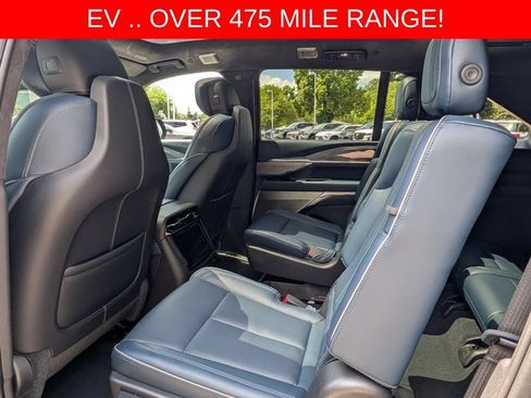 Used 2025 Cadillac Escalade IQ Luxury 2 w/ LPO, Premium Carpet Package AWD/4WD image 27