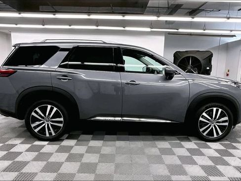 Used 2024 Nissan Pathfinder Platinum w/ Cargo Package AWD/4WD image 15