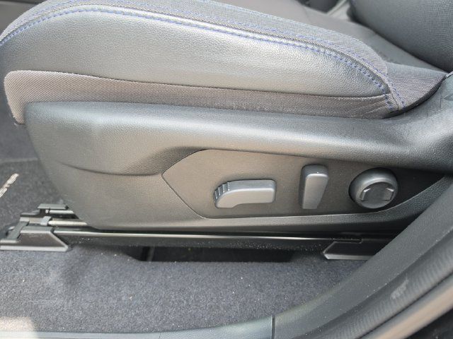 Used 2025 Subaru Forester Premium AWD/4WD image 16