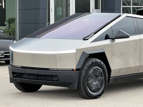 Used 2024 Tesla Cybertruck AWD Crew Cab image 14