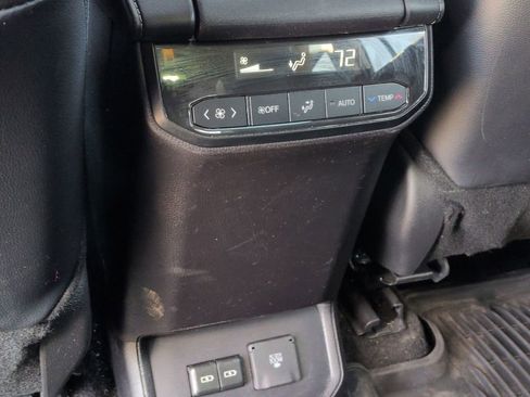 Used 2024 Toyota Highlander Limited AWD/4WD image 34