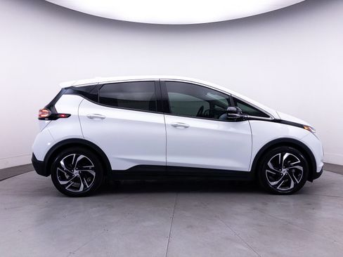 Used 2023 Chevrolet Bolt LT w/ Infotainment Package FWD image 46