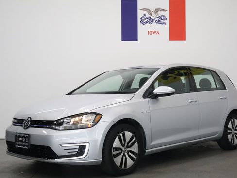 Used 2019 Volkswagen e-Golf SE w/ Driver Assistance Package image 8
