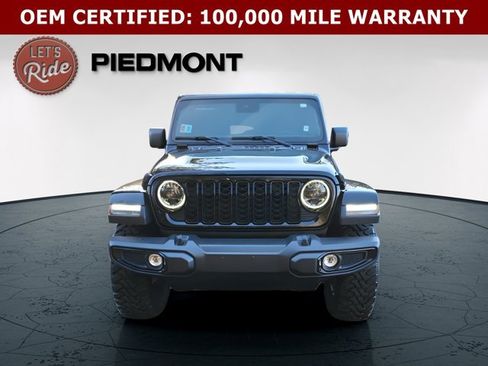 Certified 2025 Jeep Gladiator Sport AWD/4WD image 4
