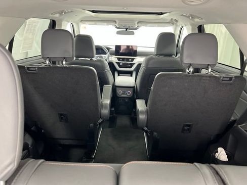 Used 2026 Ford Explorer Active w/ Active Comfort Package AWD/4WD image 10