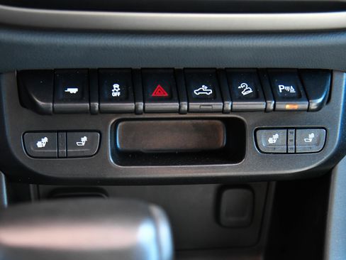 Used 2020 Chevrolet Colorado Z71 image 24