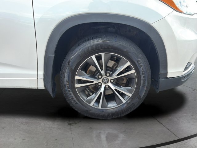 Used 2016 Toyota Highlander XLE AWD/4WD image 31