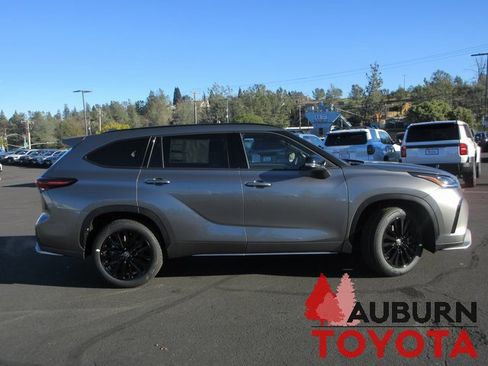 New 2026 Toyota Highlander XSE image 2