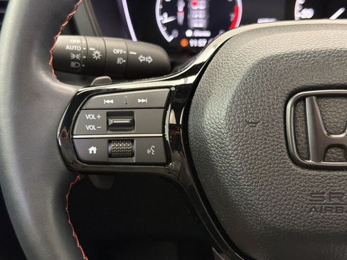 Used 2025 Honda Pilot TrailSport image 17
