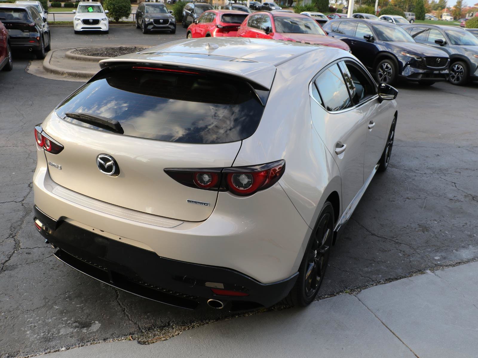 Used 2025 MAZDA MAZDA3 2.5 S Hatchback w/ Appearance Package FWD image 4
