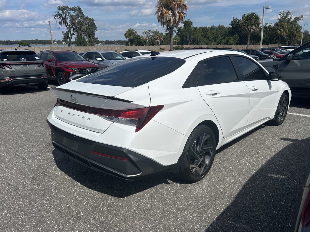 Used 2025 Hyundai Elantra Sport FWD image 3