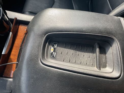 Used 2016 Cadillac Escalade Luxury image 16