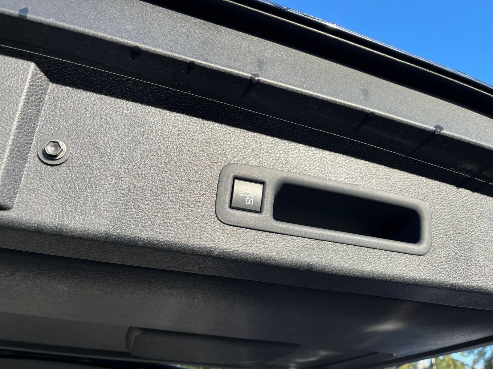 Used 2025 Toyota Sienna XLE FWD image 22