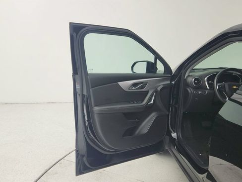Used 2025 Chevrolet Blazer LT FWD image 19