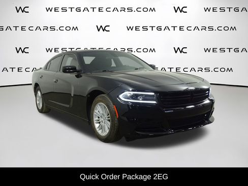 Used 2020 Dodge Charger SXT w/ Blacktop Package image 2