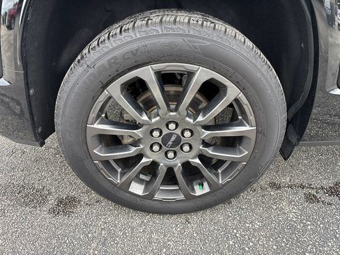Used 2023 GMC Acadia Denali w/ Black Diamond Edition AWD/4WD image 12