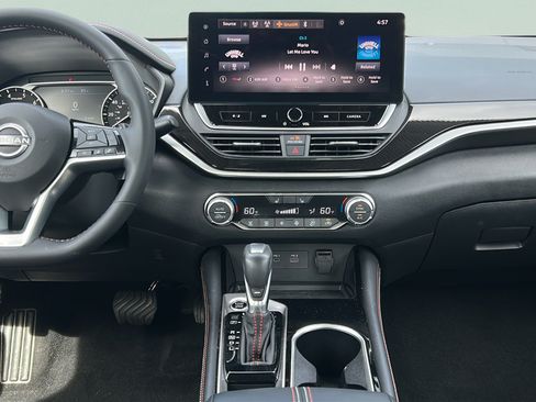 Used 2025 Nissan Altima 2.5 SR w/ SR Premium Package FWD image 23
