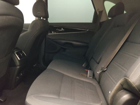 Used 2019 Kia Sorento FWD image 18