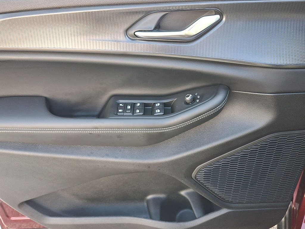 Used 2025 Jeep Grand Cherokee Altitude AWD/4WD image 16