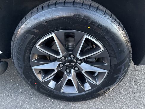 Used 2022 Chevrolet Suburban Z71 image 10