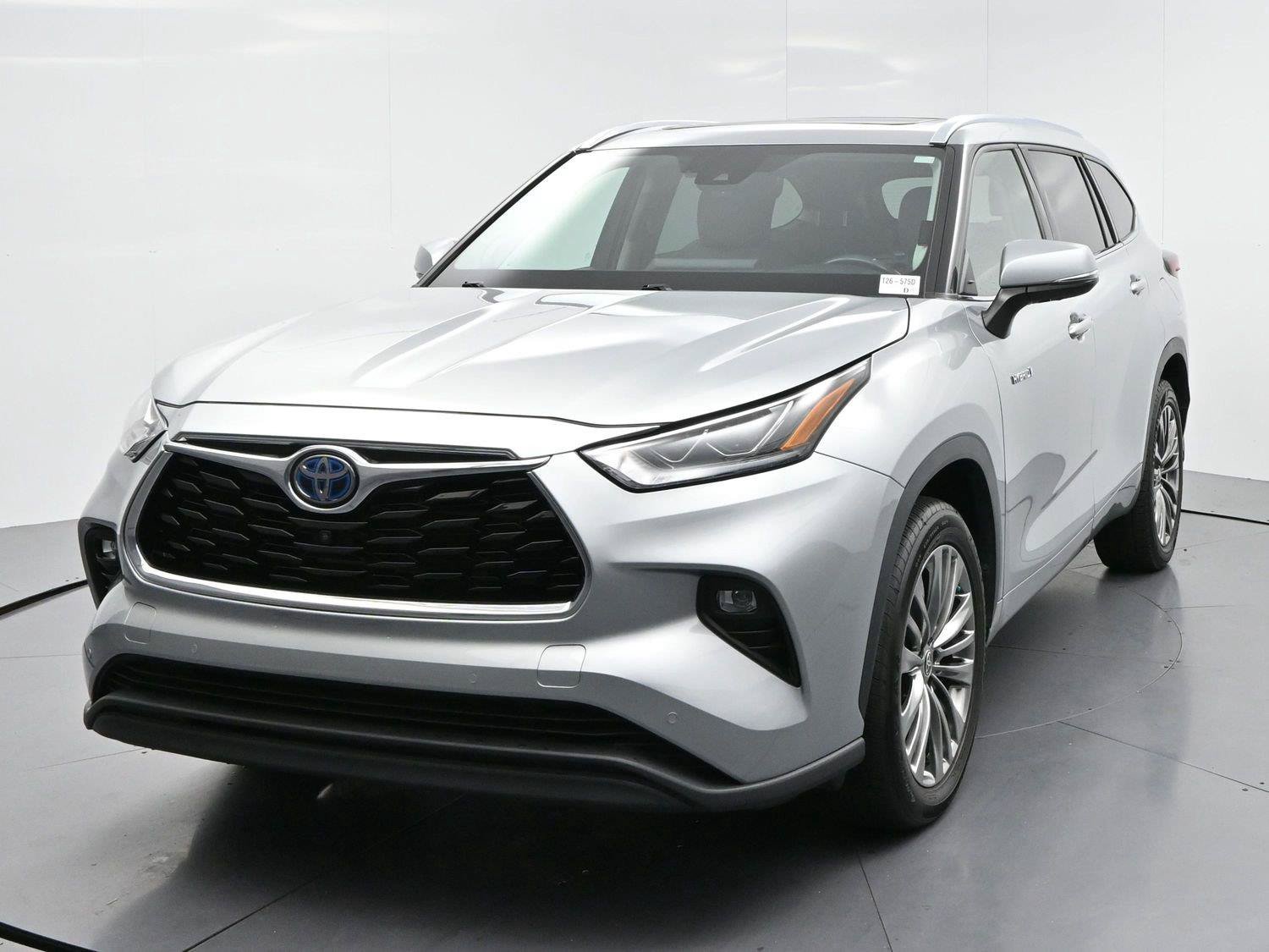 Used 2021 Toyota Highlander Limited FWD image 2