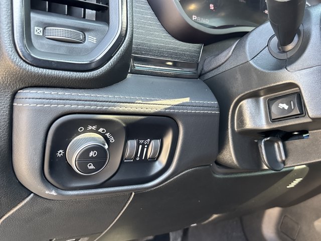 Used 2023 RAM 2500 Limited AWD/4WD image 23