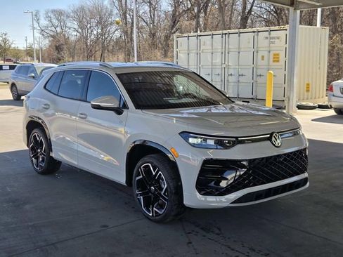 New 2026 Volkswagen Tiguan SEL R-Line image 2