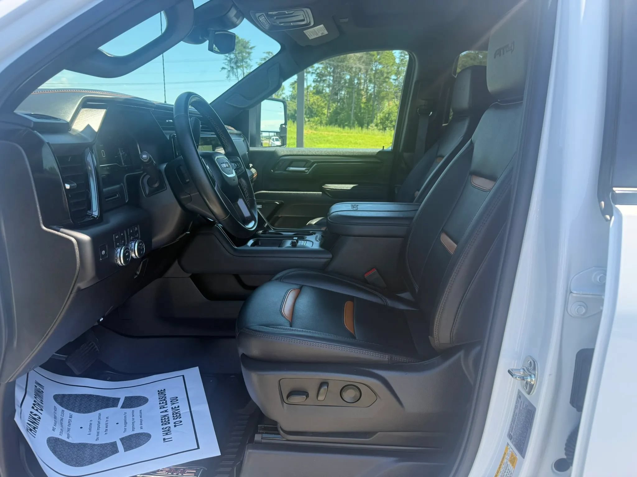 Used 2025 GMC Sierra 2500 AT4 AWD/4WD image 8
