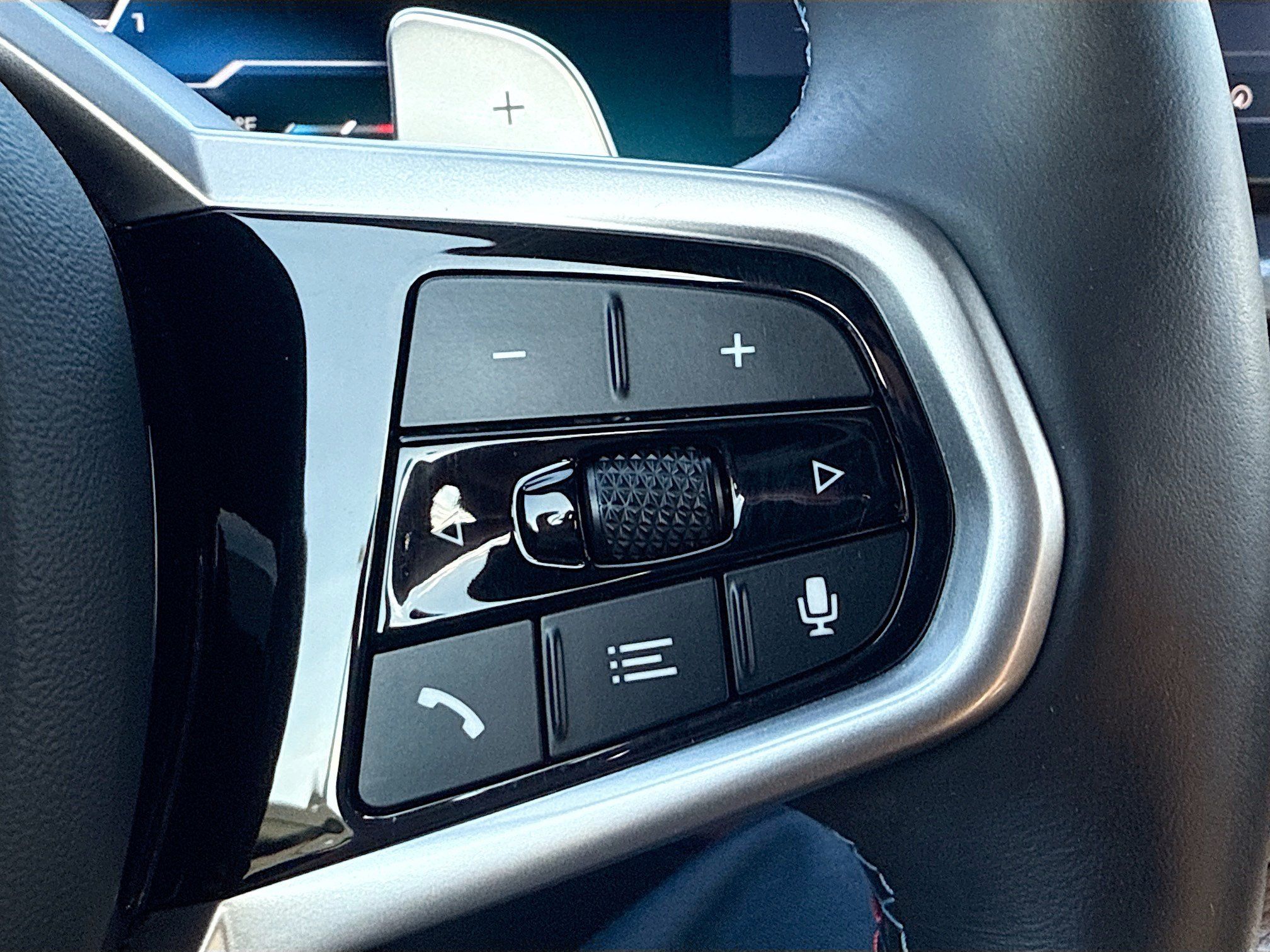 Used 2025 BMW M440i Convertible RWD image 36