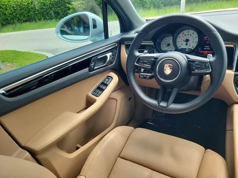 Used 2024 Porsche Macan AWD/4WD image 14