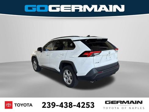 Used 2021 Toyota RAV4 XLE w/ Convenience Package FWD image 5